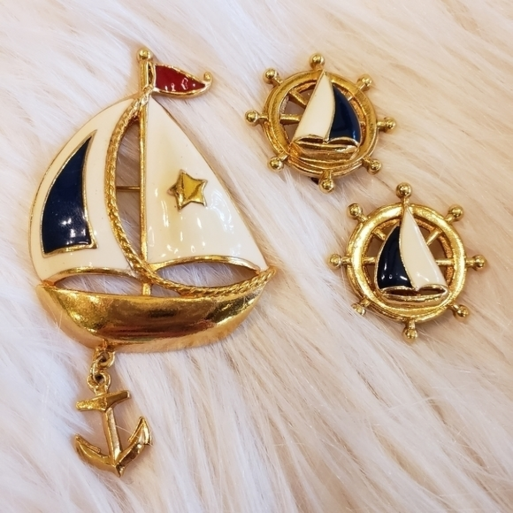 VINTAGE AVON SAILBOAT/ANCHOR EARRINGS SET 3 pc.‎